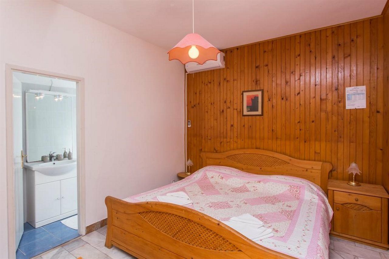 זאטון Guest House J&J מראה חיצוני תמונה